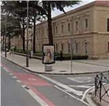 Mupi publicitario en la calle Marqués de Murrieta, junto al Palacio de Justicia de Logroño